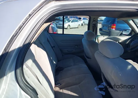 2000 Ford Crown Victoria Lx from USA, damaged, VIN 2FAFP74W5YX147141